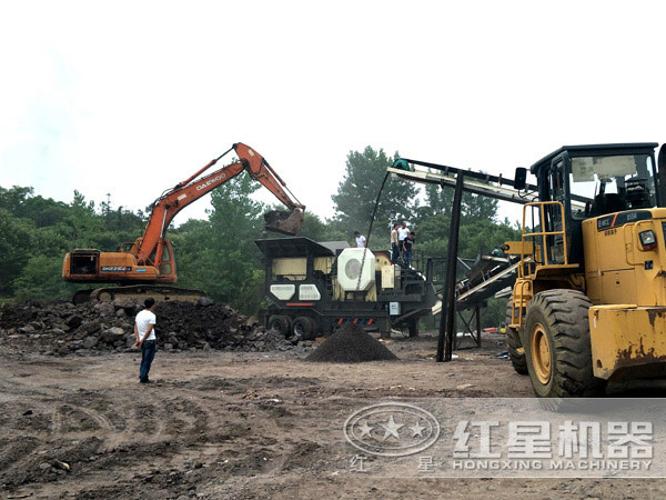 轉(zhuǎn)場靈活，移動自由的矸石移動破碎機